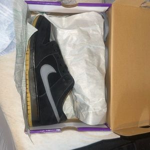 Mens 11.5 Nike SB “Fog”